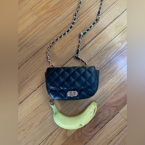 Chain belt bag by The Drop - Picture 2 of 5